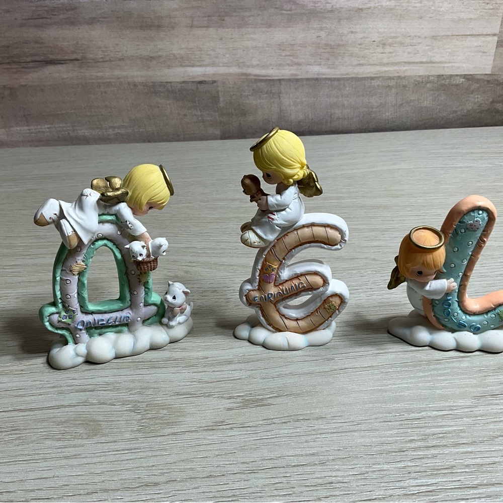 2002 Precious Moments Letter (A for Angelic) (E for Enriching ) (L for Loving)